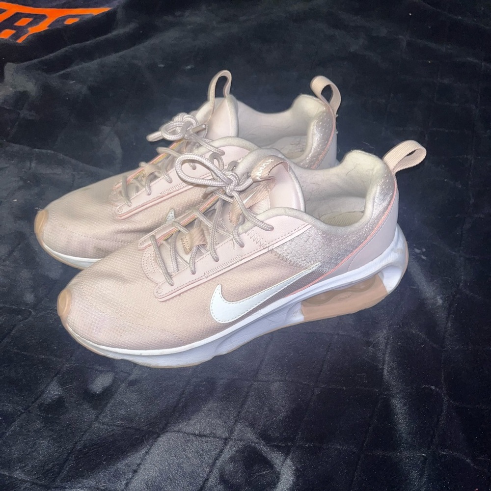Women’s Nike shoes